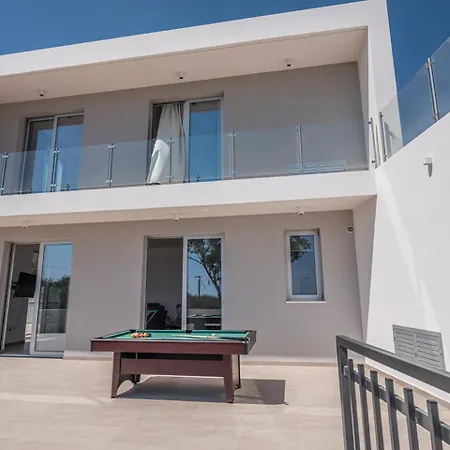 Beautiful 5 Star Holiday In A Prime Location In Protaras, Book Early To Secure Your Dates, 1250 Willa Protaras