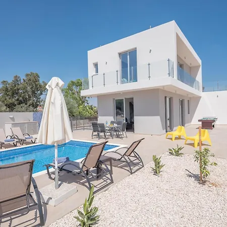 Beautiful 5 Star Holiday In A Prime Location In Protaras, Book Early To Secure Your Dates, 1250 Villa *